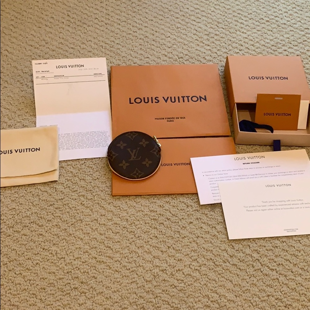 💯 Authentic BNIB Louis Vuitton Round Coin Purse